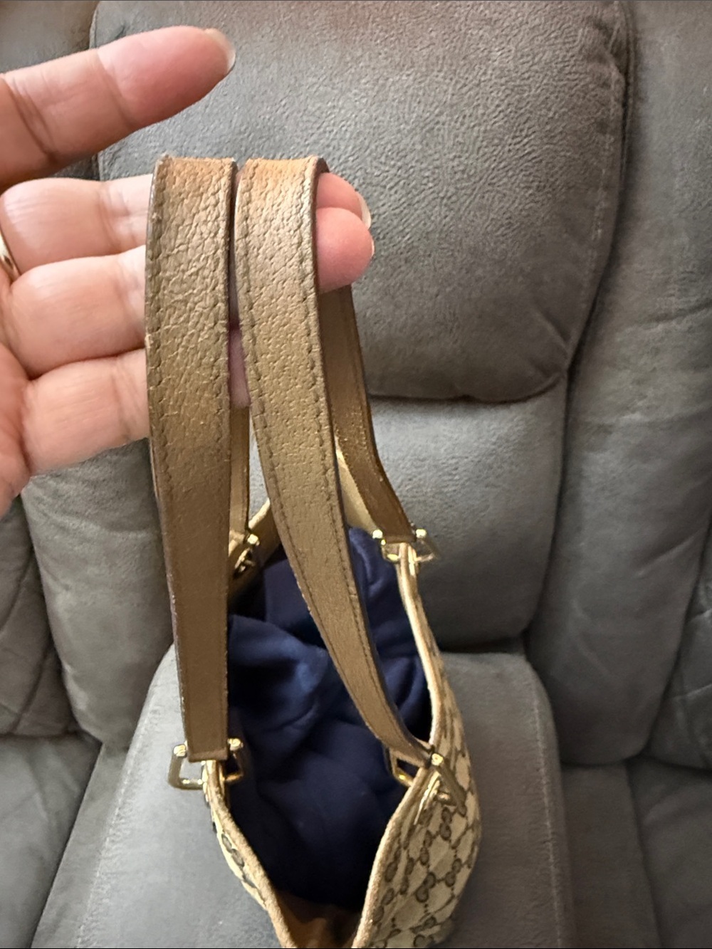 Gucci Tan GG Supreme Canvas Bucket Tote with Gold Hardware - Picture 3 of 10